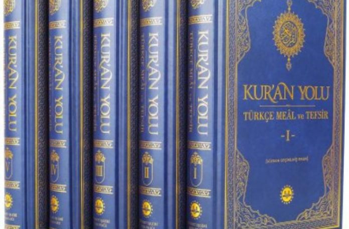 Rüyada tefsir kitabı görmek, bir hocadan tefsir dersi almak, ayetlerin anlamını kavramaya çalışmak, maneviyata yönelmek vb. rüya tabirleri.
