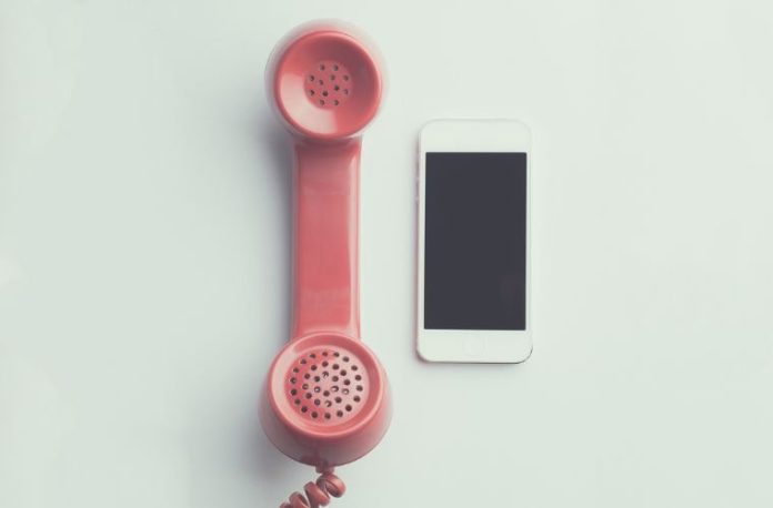 Rüyada cep telefonu ya da sabit telefon görmek, telefonun çalması, ulaşmaya çalışmak, önemli bir konuşma yapmak vb. rüya tabirleri.