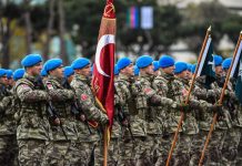 Rüyada Teskere Görmek Ne Anlama Gelir? Rüyada teskere almak, rüyada komutanın teskere vermesi, rüyada asker arkadaşının teskeresini görmek, rüyada teskere hazırlamak.