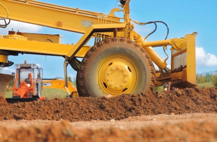 Rüyada çalışan tesviye makinesi görmek, rüyada yolda düzleme yapan araç izlemek, rüyada tesviye aracına binmek.
