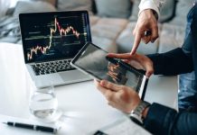 Rüyada Ticaret Yapmak Ne Anlama Gelir? Rüyada ticaret yapmak, rüyada iş kurmak, rüyada satış yapmak, rüyada dükkan işletmek, rüyada ürün alışverişi yapmak.
