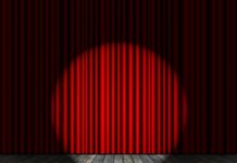 Rüyada Tiyatro Görmek Ne Anlama Gelir? Rüyada tiyatro salonunda oturmak, rüyada perde açılması görmek, rüyada sahnede alkışlanan oyun izlemek, rüyada tiyatro bileti almak.