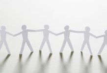 Rüyada Topluluk Görmek Ne Anlama Gelir? Rüyada büyük bir topluluk içinde olmak, rüyada kalabalığa seslenmek, rüyada topluluğu izlemek, rüyada insan dolu ortam.