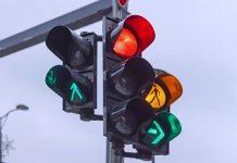 Rüyada Trafik Lambası Görmek Ne Anlama Gelir? Rüyada trafik ışığı görmek, rüyada ışık değişimini izlemek, rüyada kırmızı ışıkta beklemek, rüyada yeşil ışıkla ilerlemek.