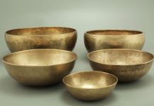 Rüyada Tunç Görmek Ne Anlama Gelir? Rüyada tunç heykel görmek, rüyada tunç tabak tutmak, rüyada tunç kaplama obje incelemek, rüyada eski tunç malzeme görmek.