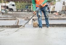 Rüyada Vibratör Görmek Ne Anlama Gelir? Beton dökümü sırasında vibratör görmek, titreşimle sıkılaştırma işlemi izlemek, yapı sağlamlaştırma sürecine tanıklık etmek vb. rüya tabirleri.