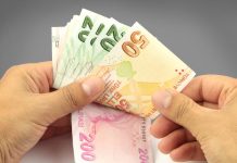 Rüyada Ücret Görmek Ne Anlama Gelir? Bir iş karşılığında ücret almak, maaş ödemesi görmek, para karşılığı hizmet vermek vb. rüya tabirleri.