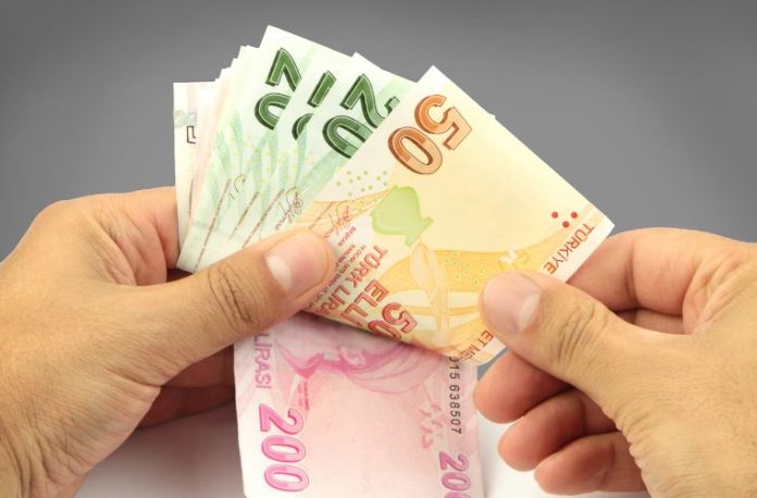 Bir iş karşılığında ücret almak, maaş ödemesi görmek, para karşılığı hizmet vermek vb. rüya tabirleri.