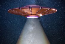 Rüyada Ufo Görmek Ne Anlama Gelir? Gökyüzünde uçan daire görmek, ufoya bakmak, ufonun ışık saçtığını görmek, uzaylı aracı izlemek vb. rüya tabirleri.