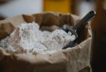 Rüyada Un Görmek Ne Anlama Gelir? Beyaz un görmek, un eleyip hamur yapmak, un çuvalı taşımak, yere un döküldüğünü görmek vb. rüya tabirleri.