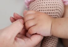 Rüyada Üvey Anne Görmek Ne Anlama Gelir? Üvey anneyle karşılaşmak, onunla vakit geçirmek, duygusal bir an paylaşmak ya da tartışmak vb. rüya tabirleri.
