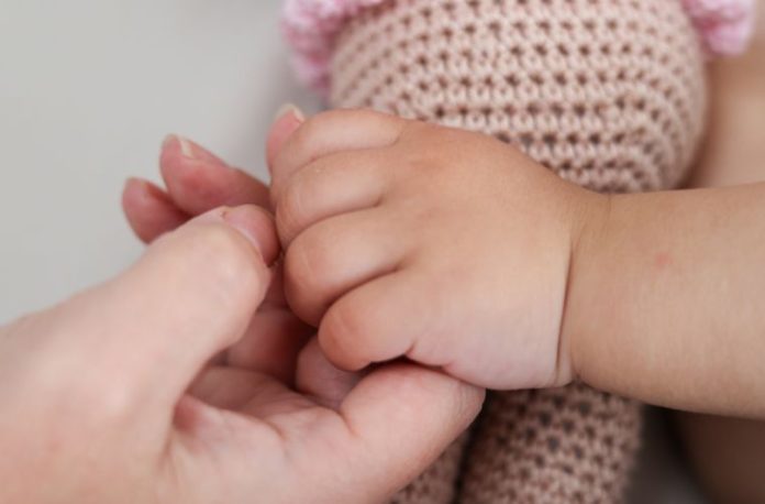 Üvey anneyle karşılaşmak, onunla vakit geçirmek, duygusal bir an paylaşmak ya da tartışmak vb. rüya tabirleri.