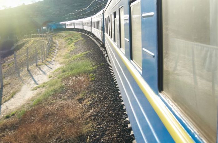 Yolcu taşıyan tren vagonu görmek, hareket eden vagonu izlemek, boş ya da dolu vagon görmek vb. rüya tabirleri.
