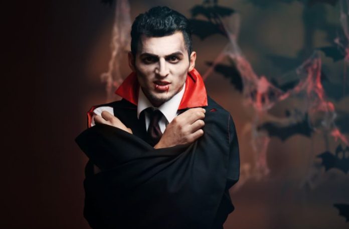 Vampirle karşılaşmak, korkuyla ondan kaçmak, vampirle mücadele etmek ya da ısırıldığını görmek vb. rüya tabirleri.