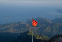 Rüyada Vatan Görmek Ne Anlama Gelir? Memleket toprağını görmek, bayrağı dalgalanırken izlemek, vatan sevgisiyle dolmak vb. rüya tabirleri.