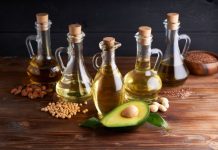 Rüyada Yağ Görmek Ne Anlama Gelir? Sıvı yağ görmek, yağ şişesinden dökmek, yemek hazırlarken yağ kullanmak ya da katı yağı kesmek vb. rüya tabirleri.