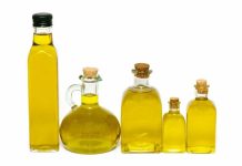 Rüyada Yağdanlık Görmek Ne Anlama Gelir? Yağdanlıktan yağ dökmek, mutfakta yağ şişesi görmek, yemek hazırlarken yağdanlık kullanmak vb. rüya tabirleri.