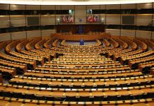 Rüyada Yasa Koyucu Görmek Ne Anlama Gelir? Rüyada mecliste yasa koyanları görmek, rüyada birinin yasa hazırladığını görmek, rüyada yasa düzenlemek vb. rüya tabirleri.