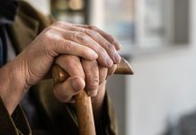 Rüyada Yaşlılık Görmek Ne Anlama Gelir? Rüyada aniden yaşlanmak, rüyada yaşlı bir akrabayı görmek, rüyada yaşlılıkla mücadele etmek vb. rüya tabirleri.