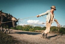 Rüyada Yedeğine Almak Ne Anlama Gelir? Rüyada yedegine, arkasına insan ya da hayvan almak vb. rüya tabirleri.