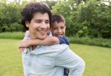 Rüyada Yeğen Görmek Ne Anlama Gelir? Rüyada yeğeni mutlu görmek, rüyada yeğene hediye vermek, rüyada yeğenle vakit geçirmek vb. rüya tabirleri.