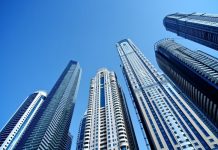 Rüyada Yüksek Yer Görmek Ne Anlama Gelir? Rüyada yüksek yer görmek, rüyada dağın zirvesine ulaşmak, rüyada yüksekten aşağı bakmak, rüyada yüksek bir noktada bulunmak vb. rüya tabirleri.