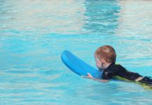 Rüyada Yüzmek Görmek Ne Anlama Gelir? Rüyada akıntıya karşı yüzmek, rüyada hızlı yüzmek, rüyada berrak suda rahatça yüzmek vb. rüya tabirleri.