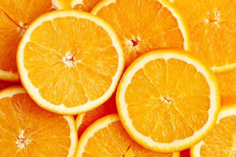 Damar sağlığını koruyan ve bağ dokusunu güçlendiren C vitamini kaynakları.