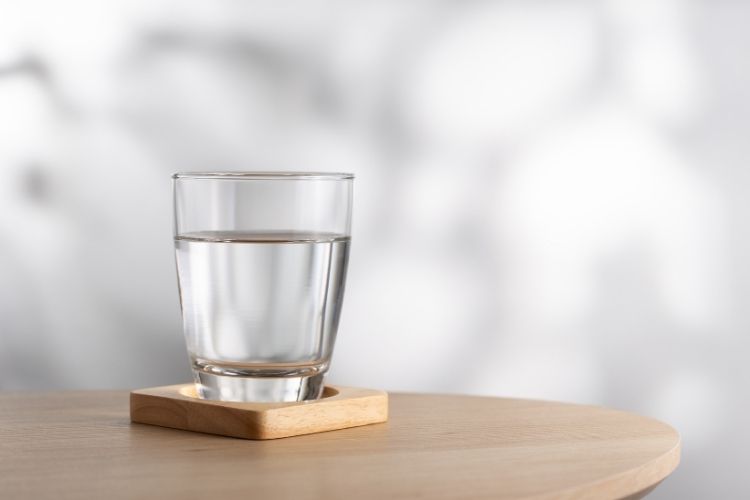 Şeker hastaları için yazın yeterli su tüketimi ve sıvı dengesinin önemi.