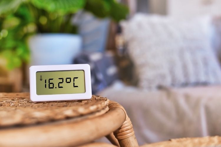 Yazın ideal uyku için oda sıcaklığı ve nem oranının ayarlanmasıyla ilgili bilgiler