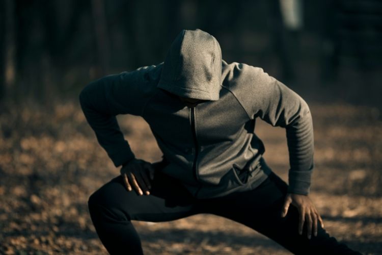 Yaz sıcağında spor yaparken uygulanması gereken ısınma ve soğuma egzersizlerini anlatan şema