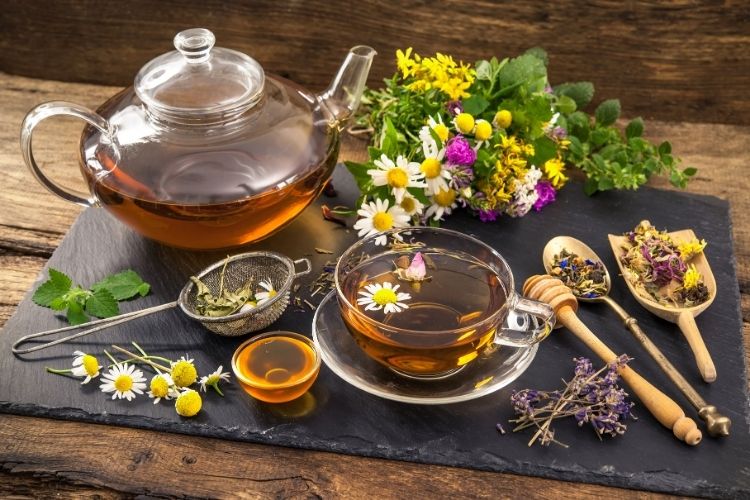 Bitki çayları, detoks suları ve doğal kürlerle evde ödem atmayı kolaylaştırın.
