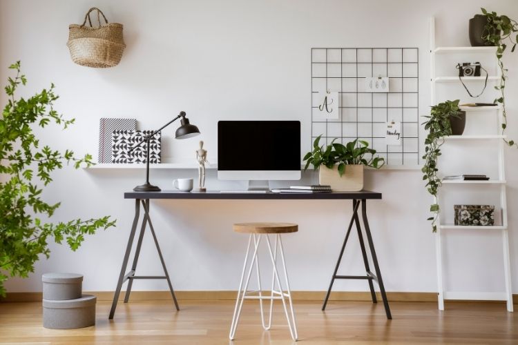Home ofis düzenleme ve verimli çalışma stratejileri.