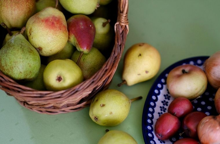 Nar, mandalina ve ayva gibi ekim ayında tüketilmesi gereken vitamin deposu meyveler.